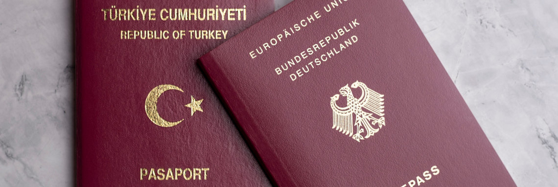 Türkischer Reisepass und deutscher Reisepass