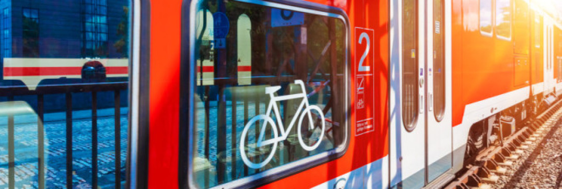 Fahrradabteil einer Regionalbahn von außen