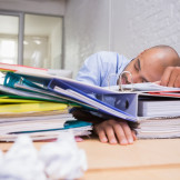 Ist Schlafen am Arbeitsplatz Grund für ordentliche Kündigung?