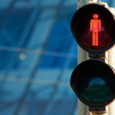 Rotlichtverstoß bei Fußgängern: Eine Fußgängerampel zeigt ein rotes Männchen.