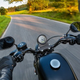 Wer den Termin für den TÜV beim Motorrad verpasst, muss mit extra Kosten rechnen
