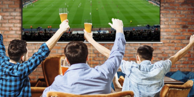 Fußball schauen bei der Arbeit ist nicht erlaubt Fußball schauen bei der Arbeit ist nicht erlaubt