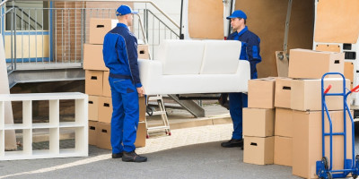 Einen Teil der Kosten für den Umzug kann man steuerlich absetzen