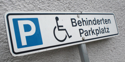 Wo darf man mit einem Schwerbehindertenausweis parken? Wo darf man mit einem Schwerbehindertenausweis parken?