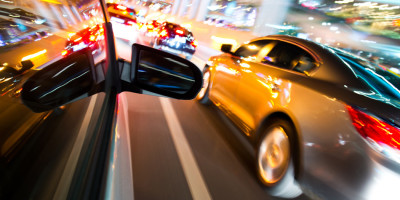 Rasante Szene aus dem Straßenverkehr