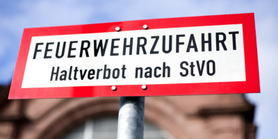 Feuerwehrzufahrt: Was beim Parken und Halten zu beachten ist