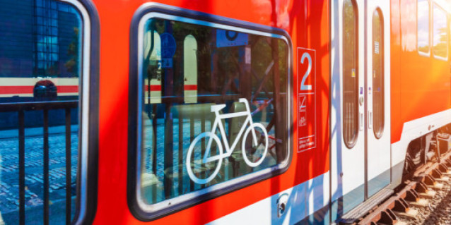 Fahrradabteil einer Regionalbahn von außen