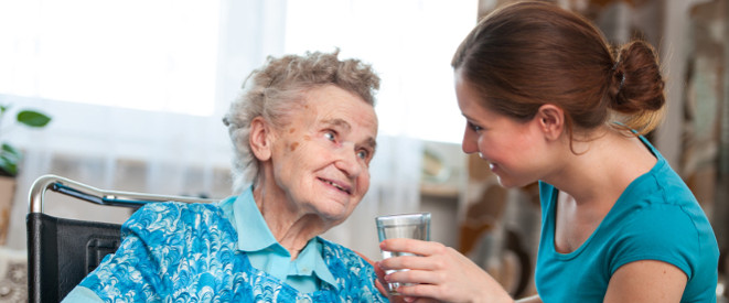 Häusliche Pflege: Pflegende Angehörige erhalten Renten-Zuzahlung