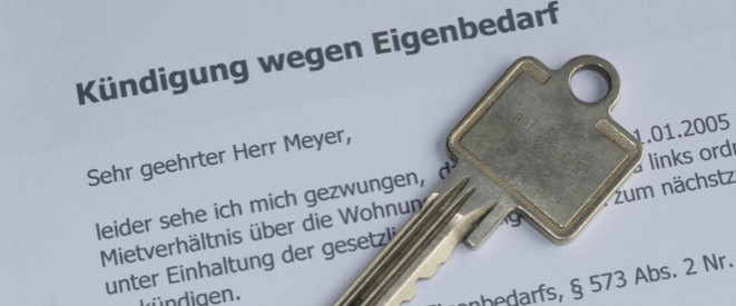 Brief mit Titel Kündigung wegen Eigenbedarf, Haustürschlüssel darauf