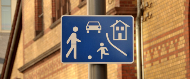 Verkehrsberuhigter Bereich: Straßenschild Spielstraße