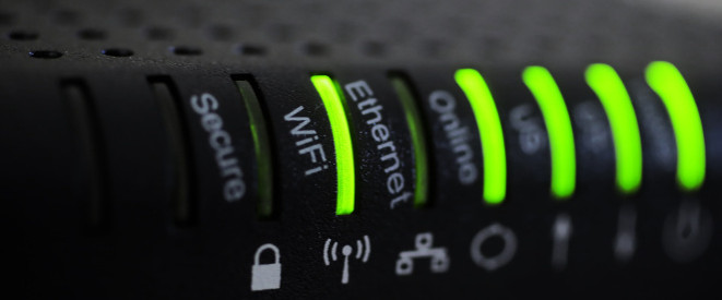 Lichter an einem Internet-Router 