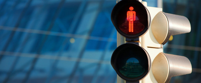 Rotlichtverstoß bei Fußgängern: Eine Fußgängerampel zeigt ein rotes Männchen.