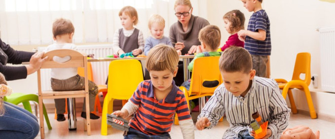 Eltern können Kinderbetreuungskosten absetzen - in der Regel als Sonderkosten