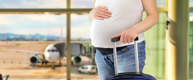 In der Schwangerschaft gilt ein Flugverbot – stimmt das?