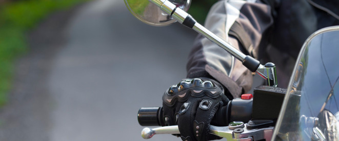 Motorradfahrer in der Detailaufnahme