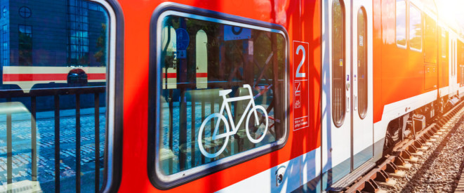 Fahrradabteil einer Regionalbahn von außen