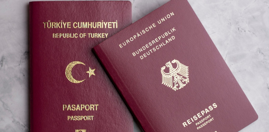Türkischer Reisepass und deutscher Reisepass