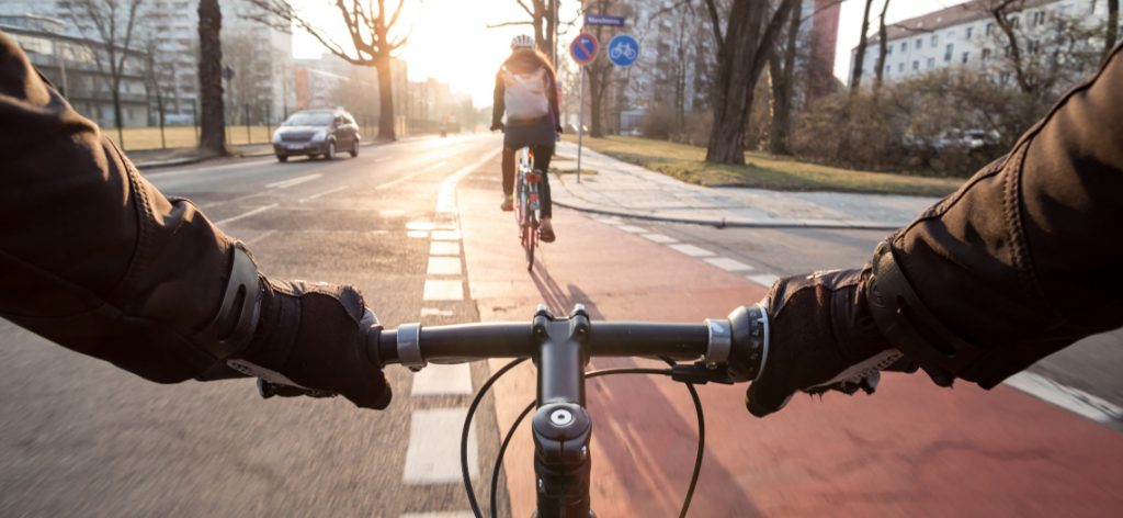 Fahrradfahrer im Straßenverkehr