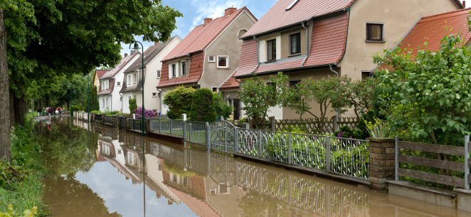 Sommergewitter im Anmarsch: Was tun bei Unwetterschäden?