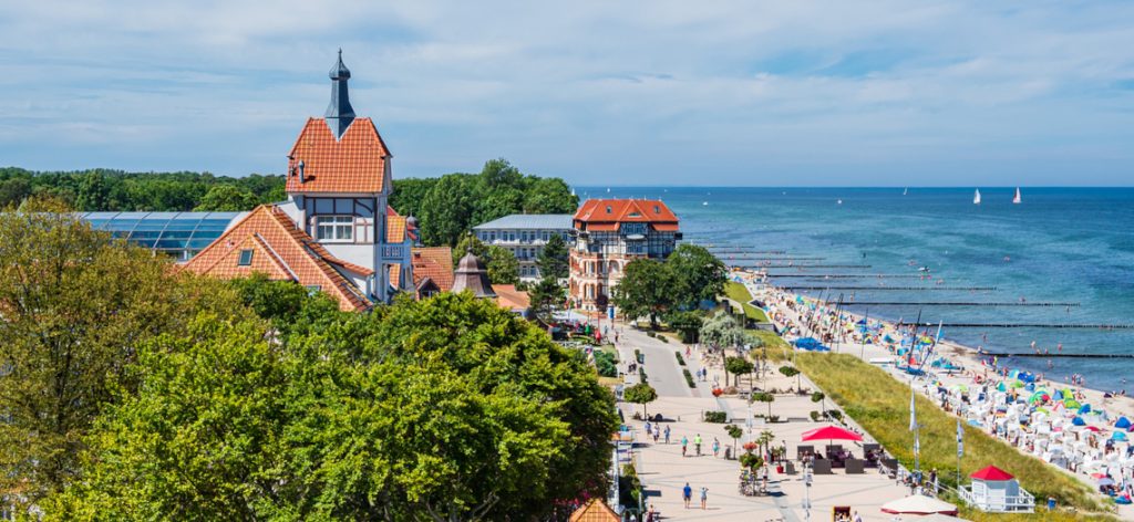Blick auf Ort und Strand Kühlungsborn, Deutschland